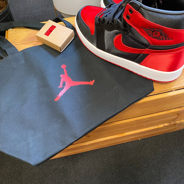 Air Jordan 1 Satin Bred High, Mens 9, W10.5