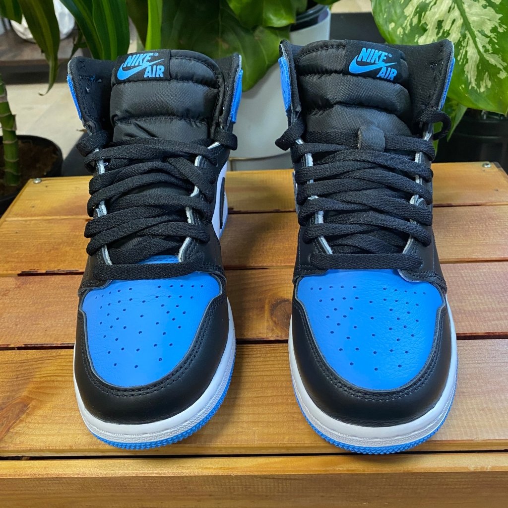 Air Jordan 1 Retro High OG UNC Toe, Mens 7, W8.5 - Banana Stand