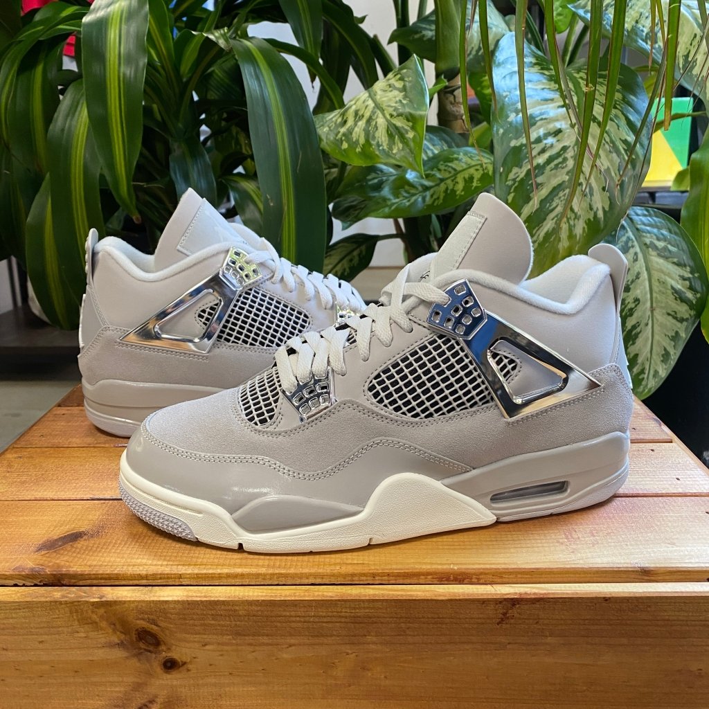 Air Jordan 4 Retro Frozen Moments, Mens 8.5, W10 - Banana Stand