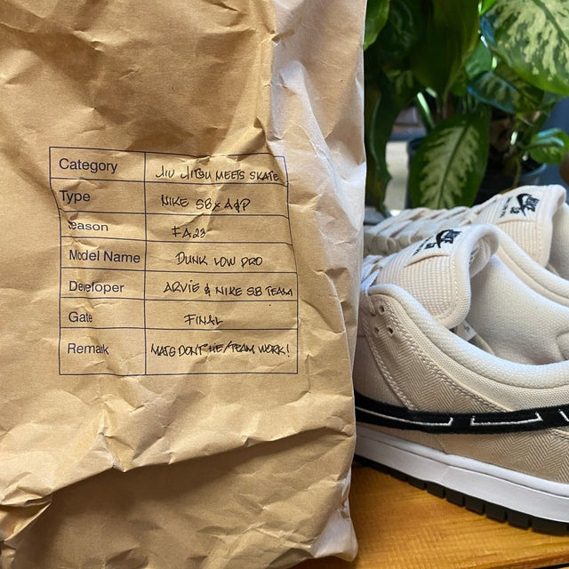Nike SB Dunk Low x Albino & Preto 'Pearl White', Mens 9.5 - Banana Stand