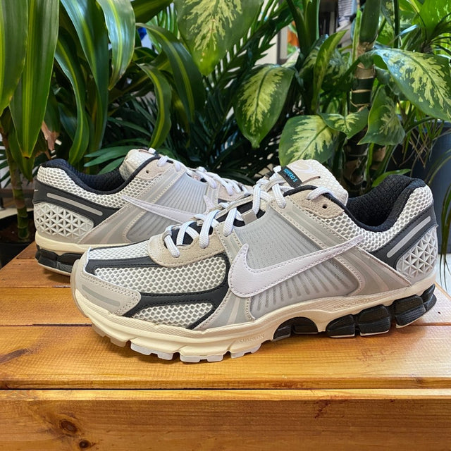 Nike Zoom Vomero 5, Mens 8, W9.5 - Banana Stand