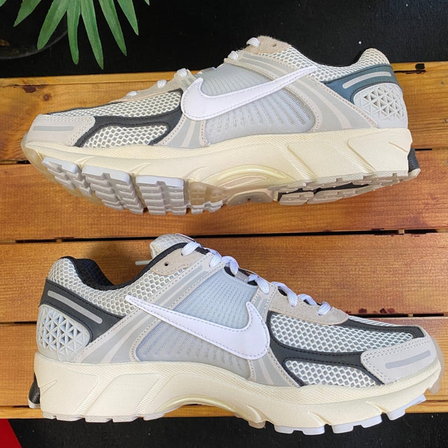 Nike Zoom Vomero 5, Mens 8, W9.5 - Banana Stand