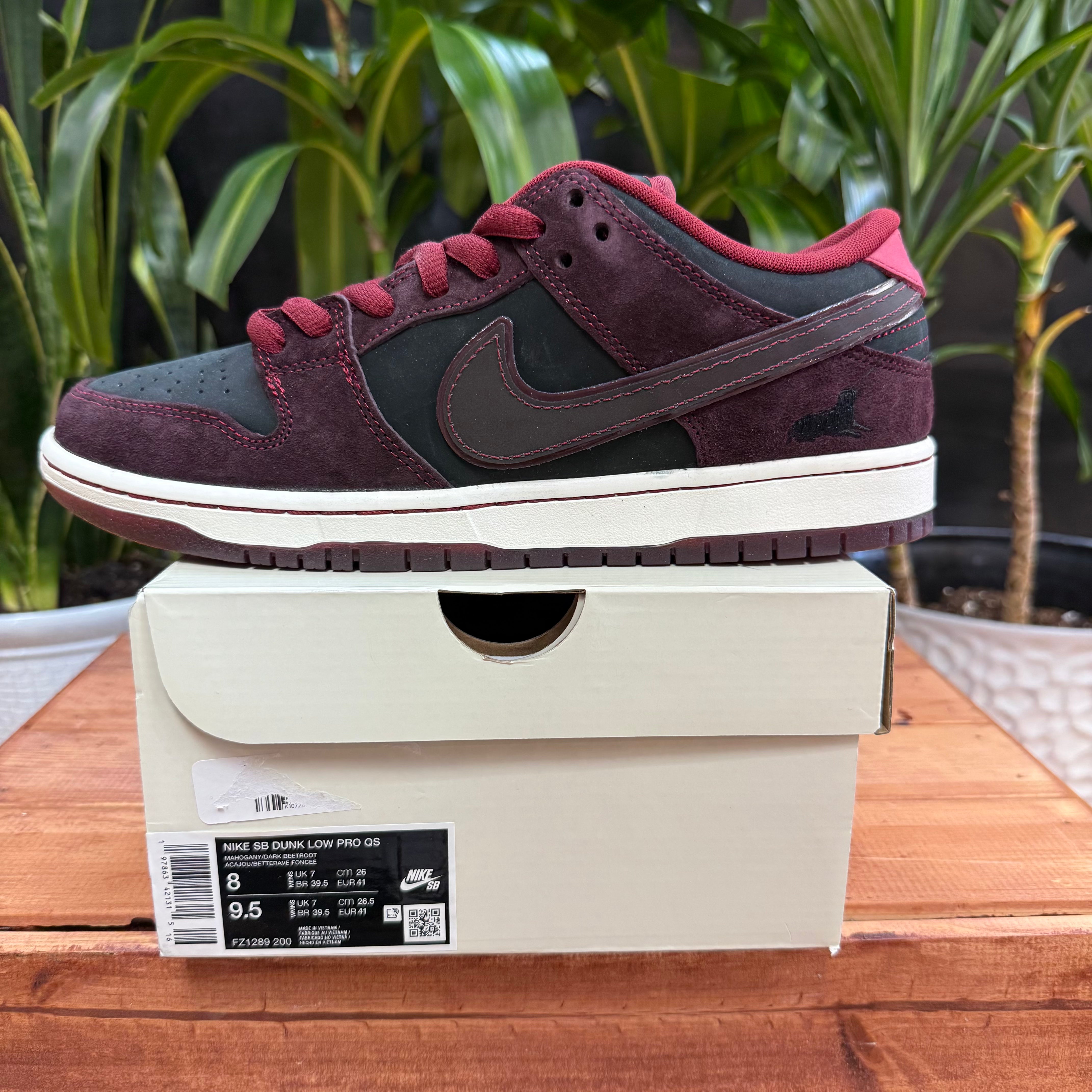 Nike x Riot Skateshop SB Dunk Low, Mens 8, W9.5