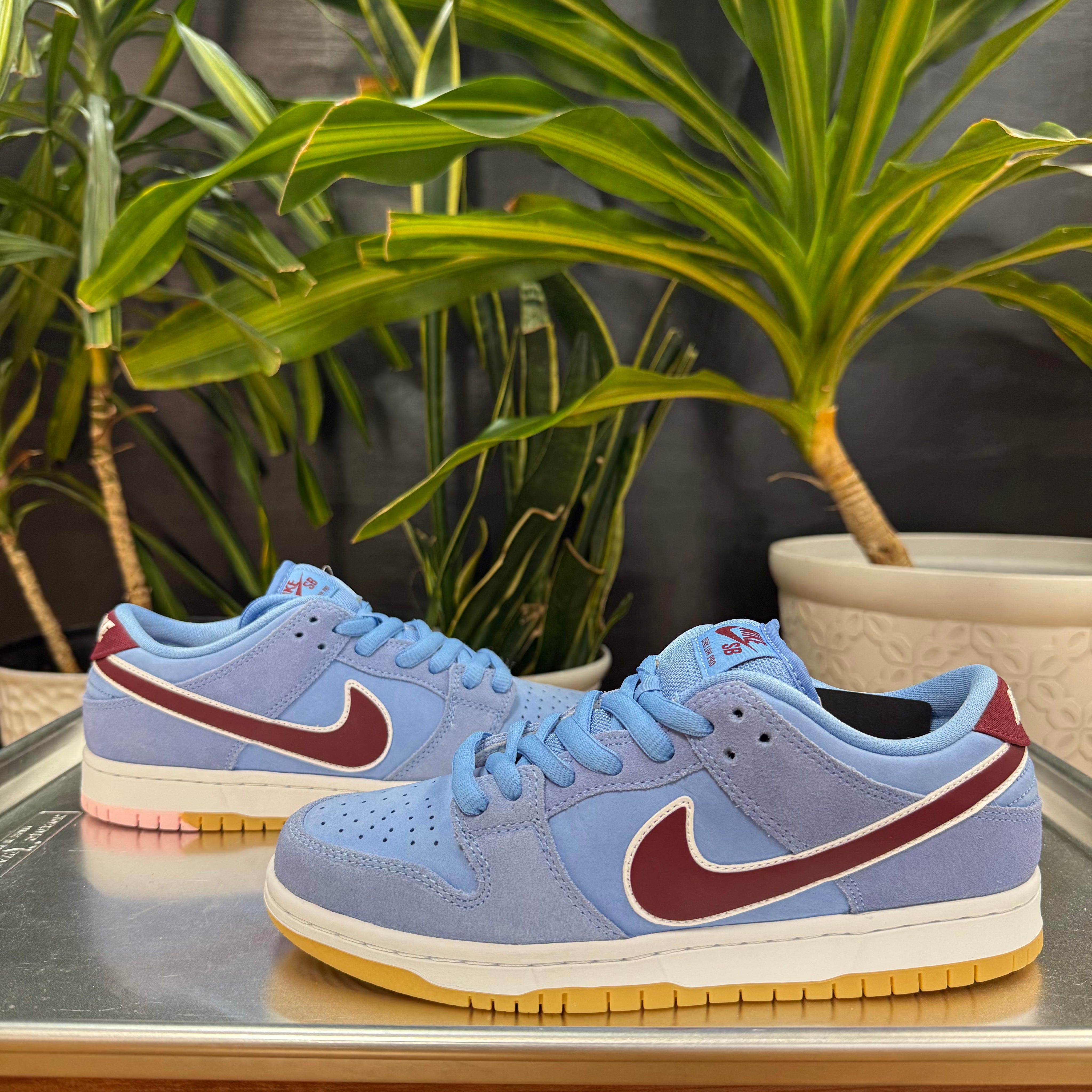 Nike SB Dunk Low Premium "Philadelphia Phillies"