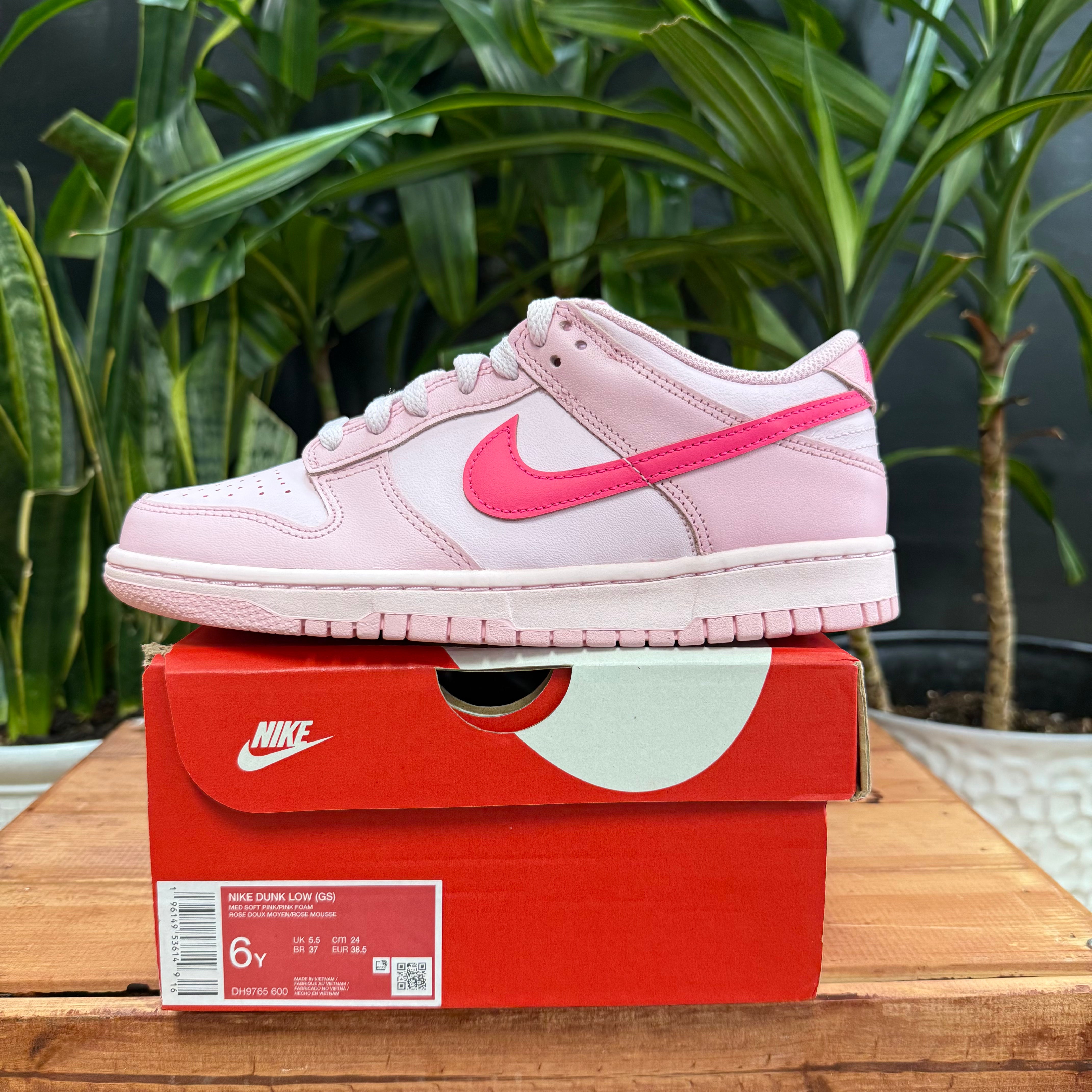 Nike Dunk Low Triple Pink, Mens 6, W7.5