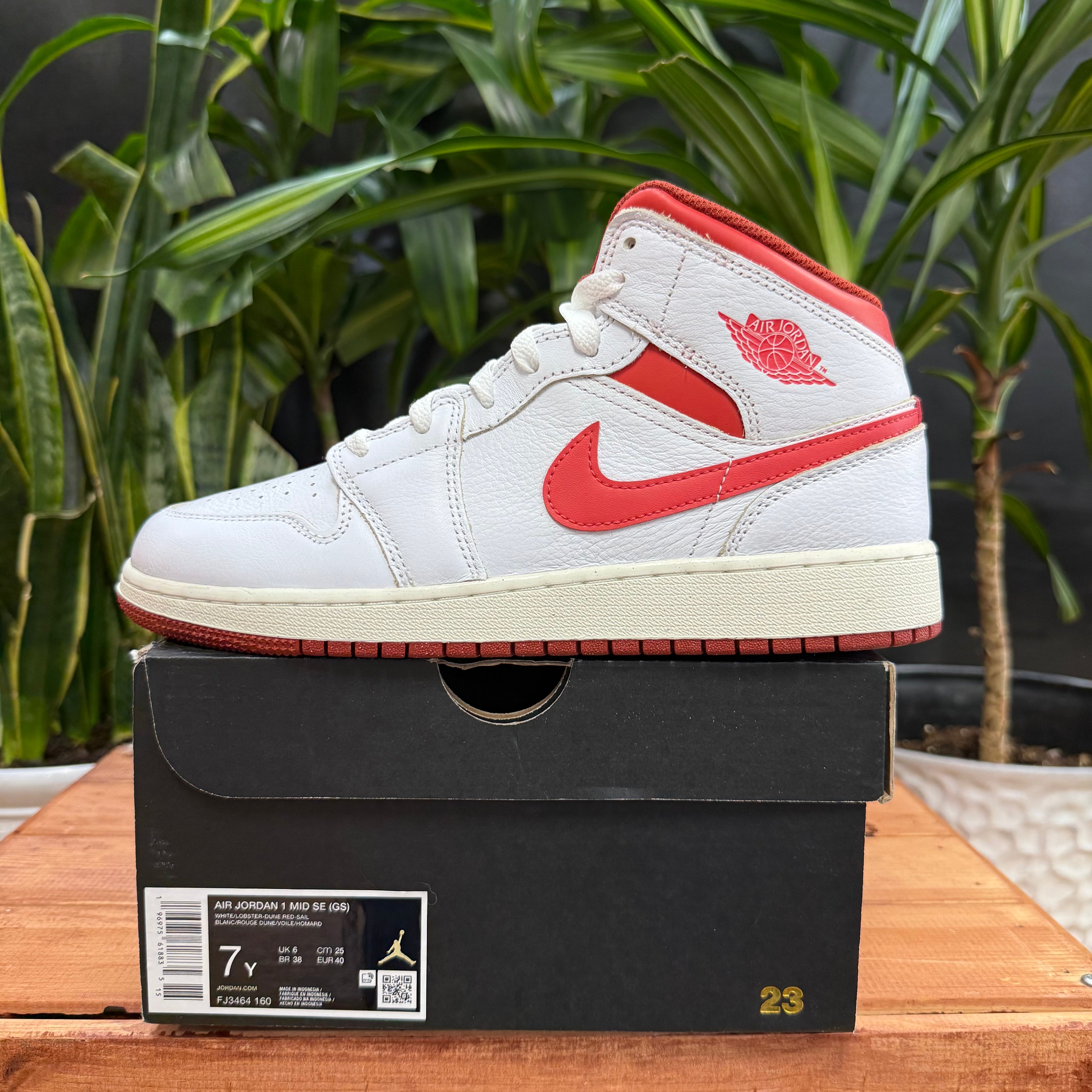 Nike Air Jordan 1 Mid SE GS 'White Dune Red', Mens 7, W8.5