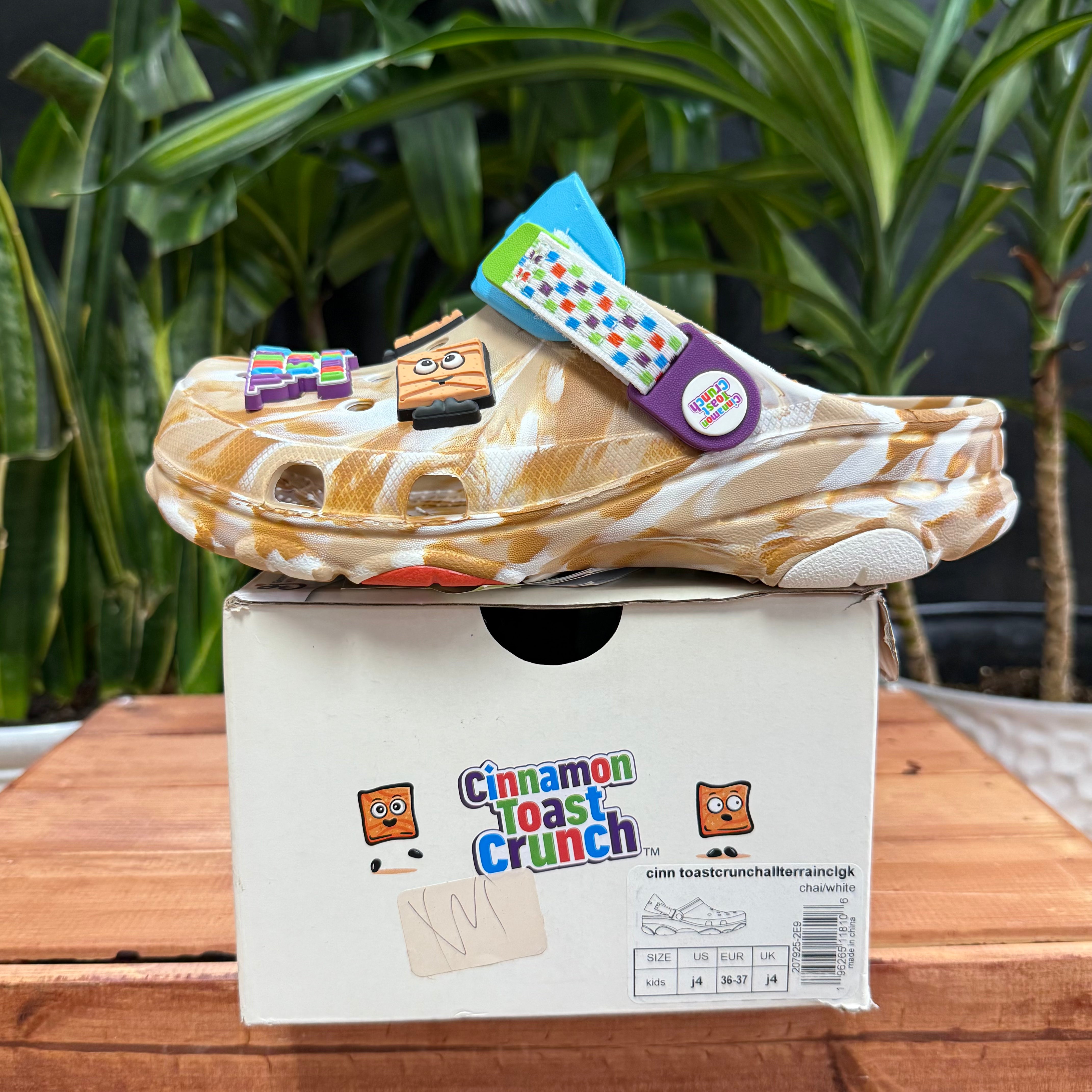 Cinnamon Toast Crunch x Crocs, Mens 4, W5.5