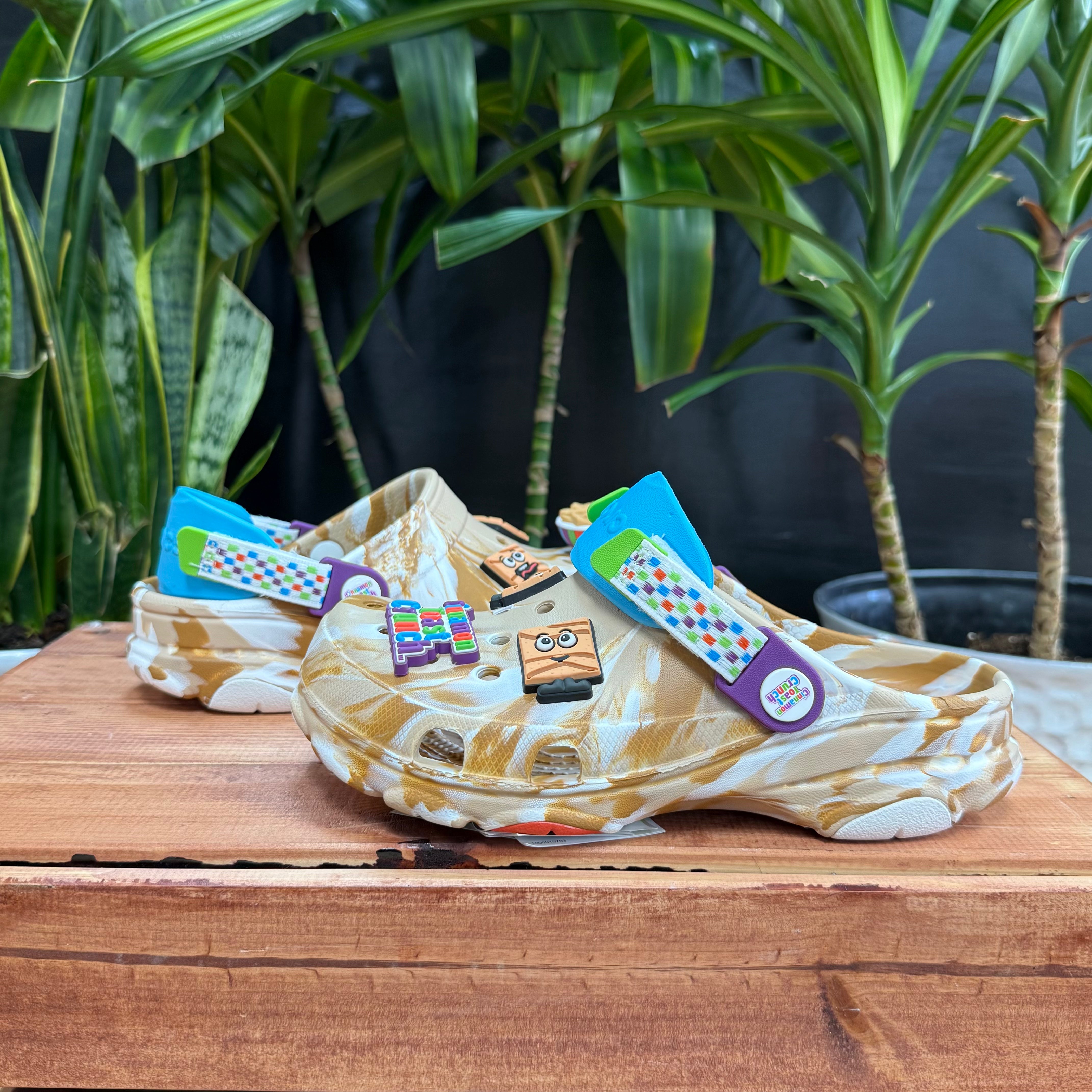 Cinnamon Toast Crunch x Crocs, Mens 4, W5.5