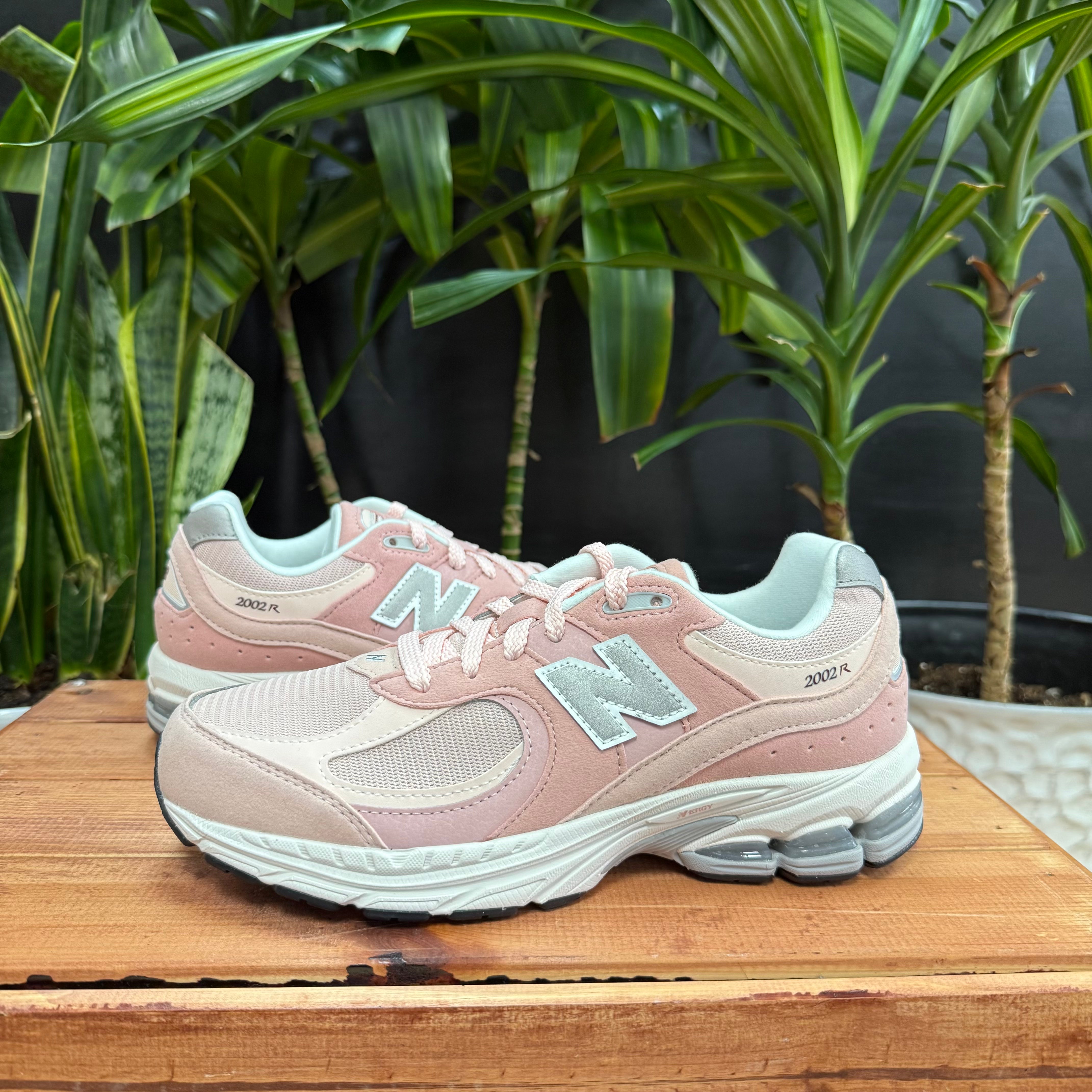 New Balance 2002R Pink Sand, Mens 7, W8.5