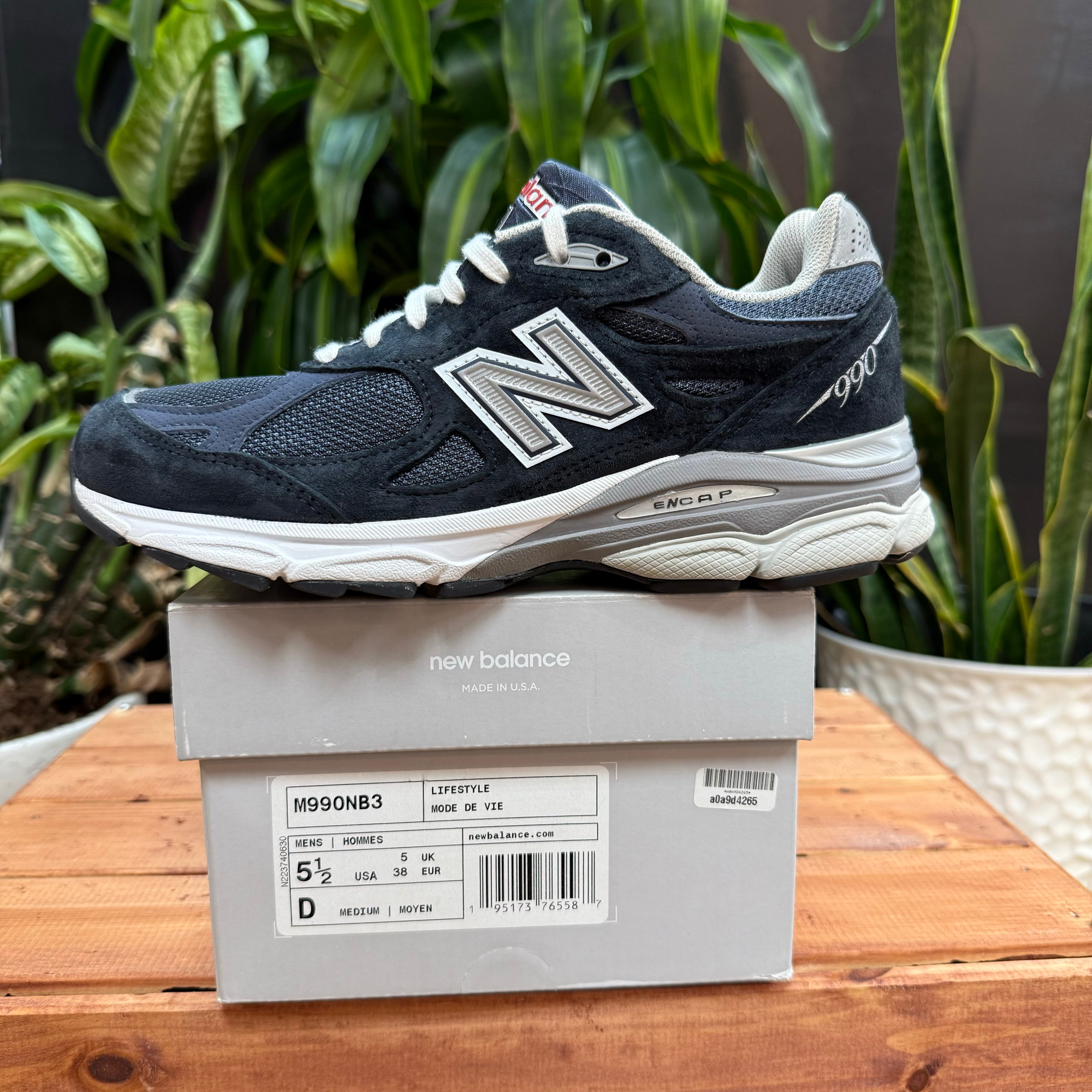 New Balance's 990 V3 Navy, Mens 5.5, W7