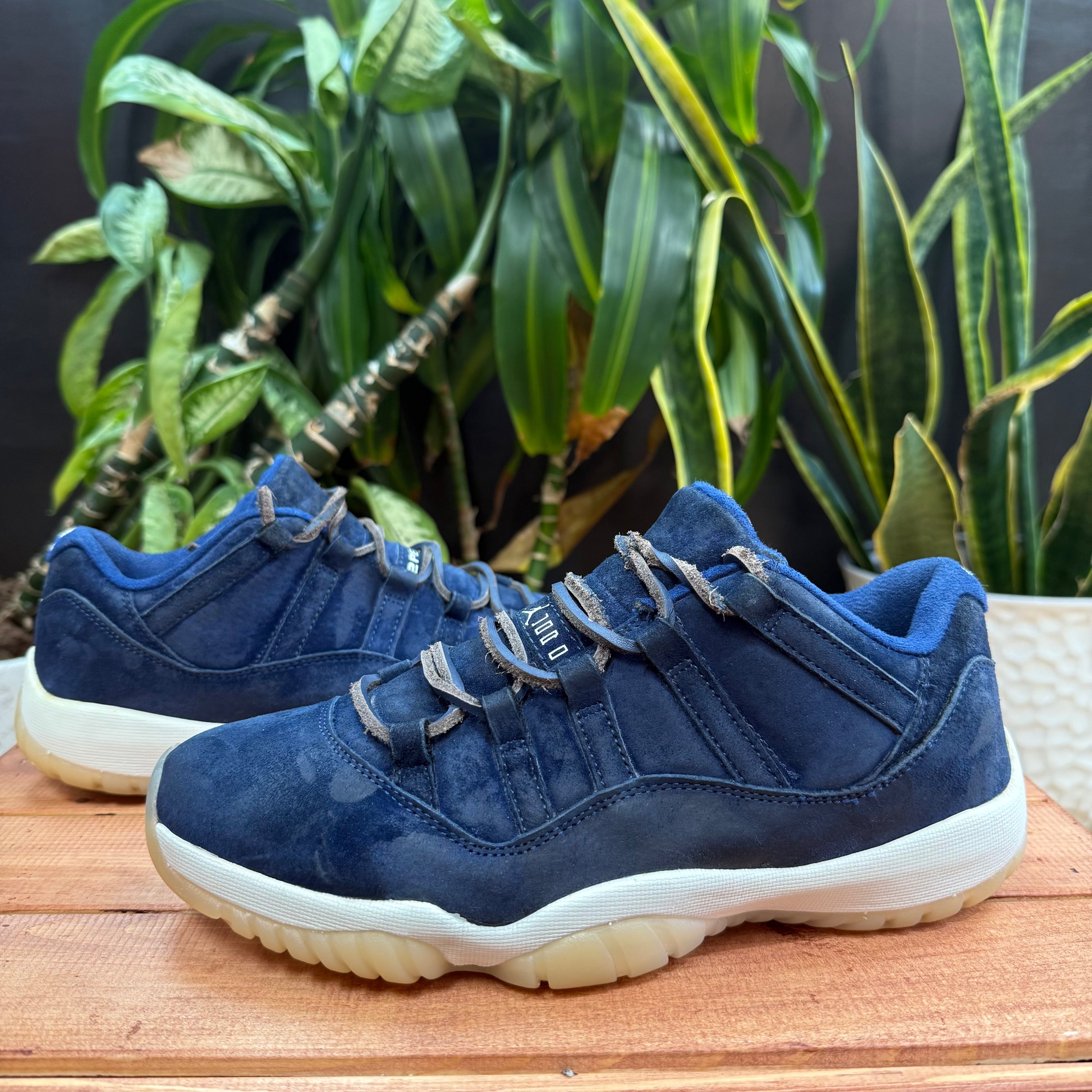 Jordan 11 Retro Low Derek Jeter RE2PECT, Mens 7, W8.5