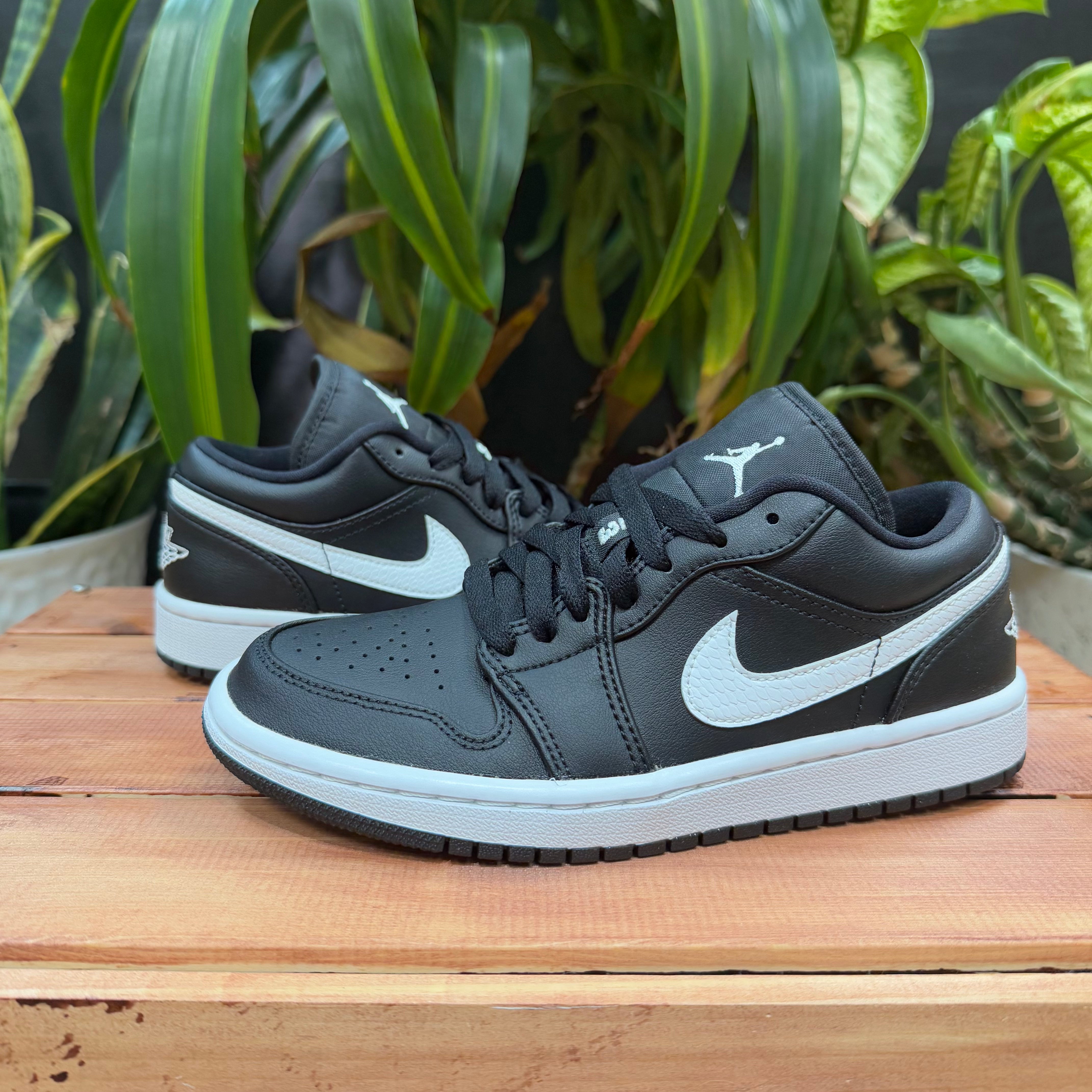 Jordan 1 Low Black White, Mens 3.5, W5