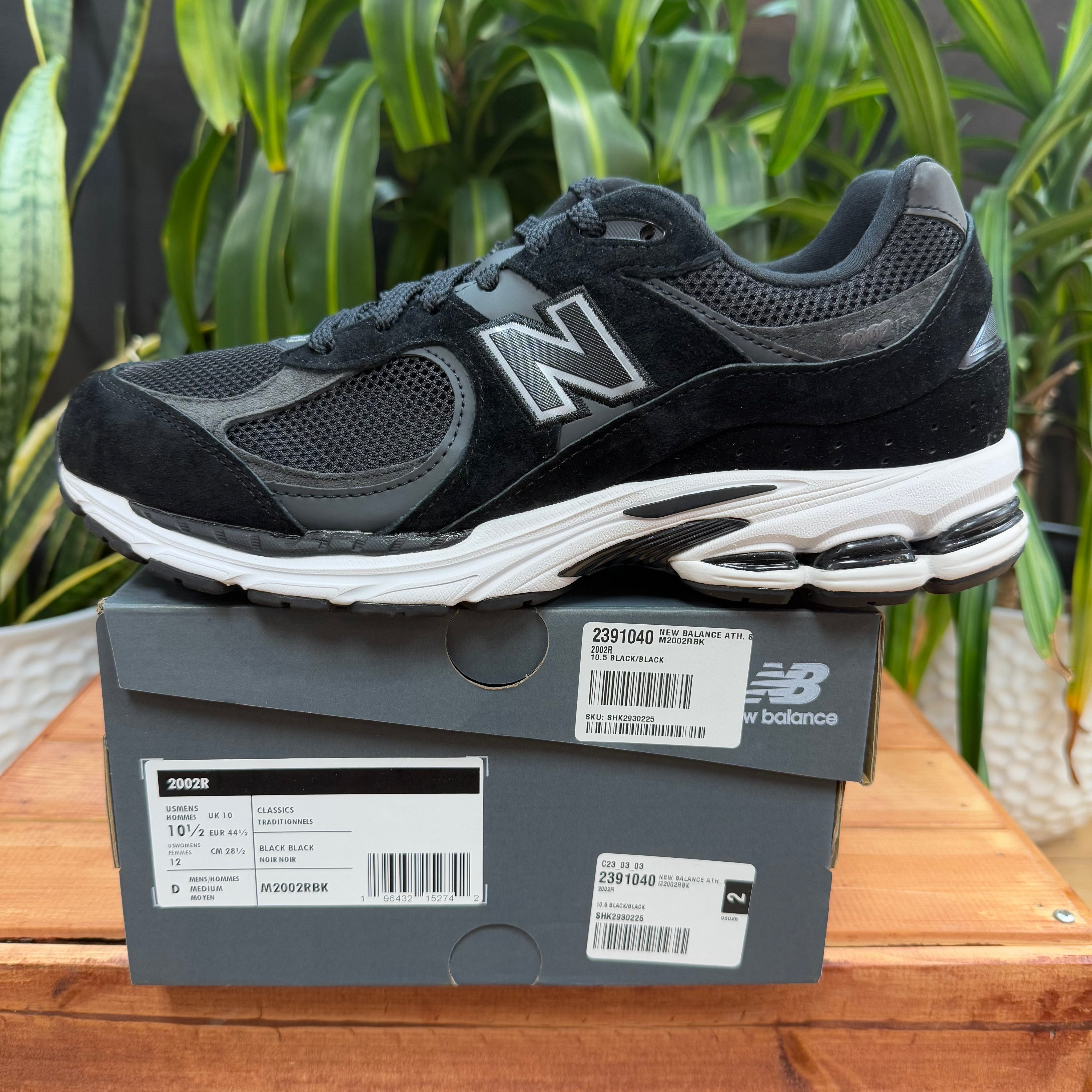 New Balance 2002R Black Gun Metal, Mens 10.5, W12