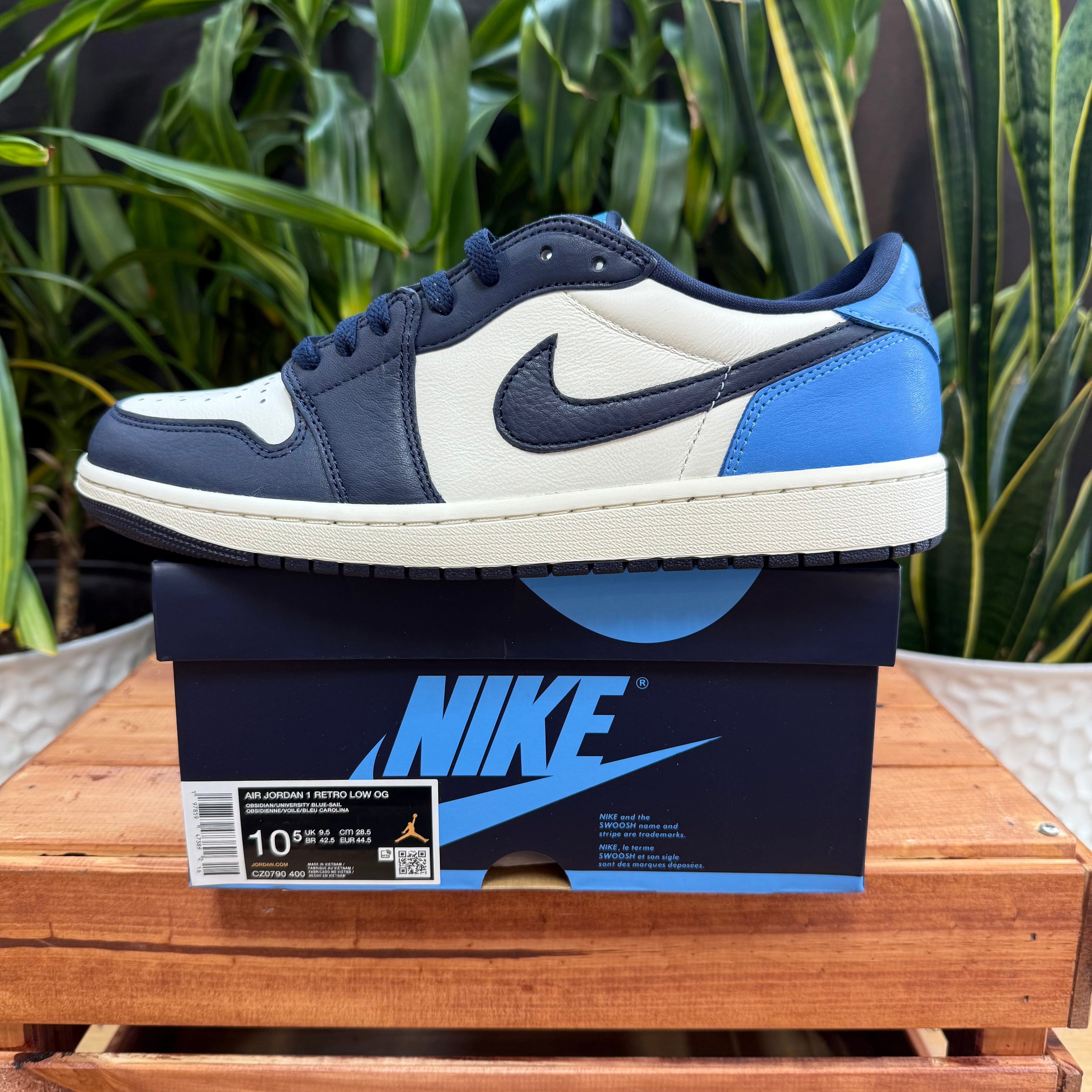 Nike Jordan 1 Retro Low OG 'Obsidian UNC' Mens 10.5 / Womens 12