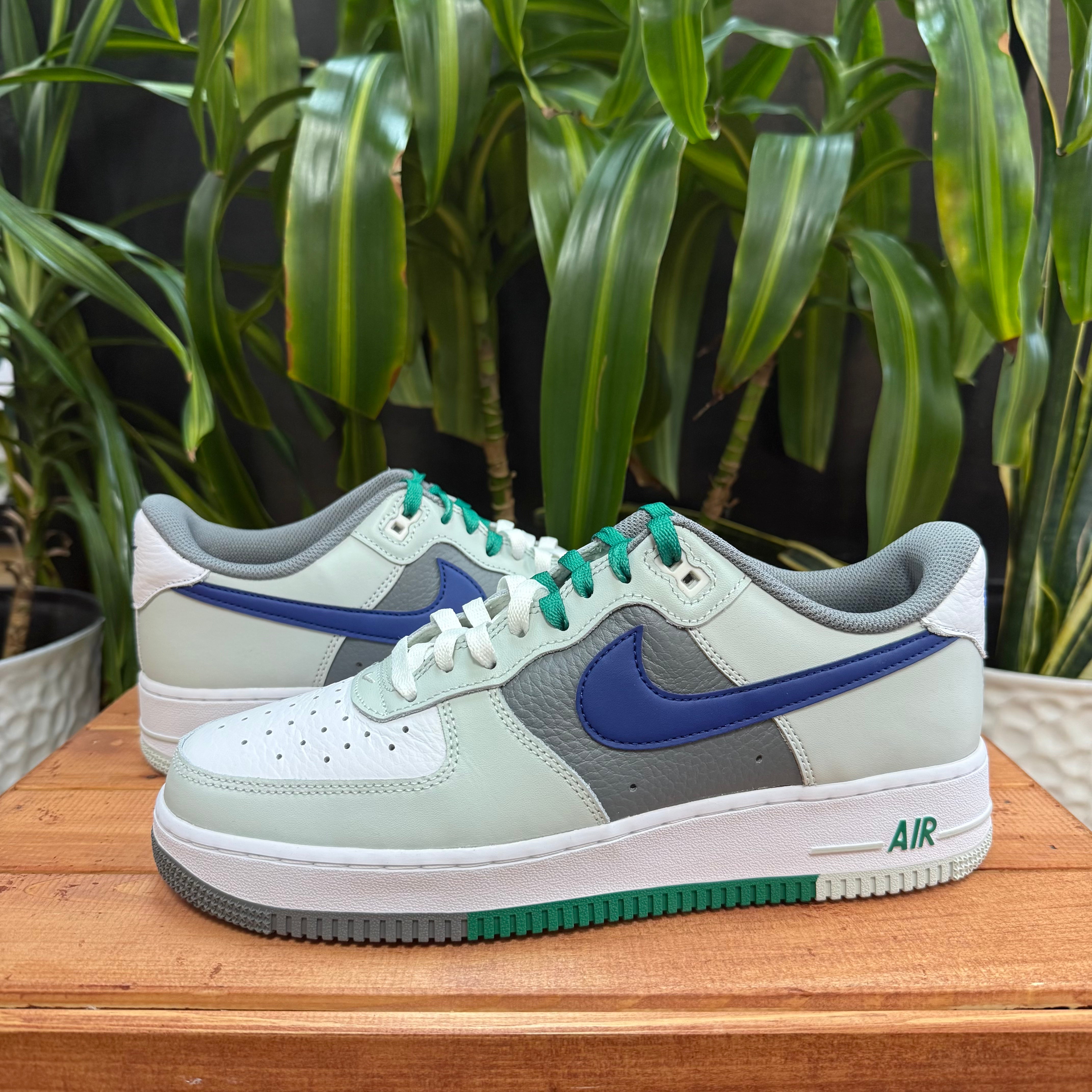 Nike Air Force 1 07 LV8 Light Silver / Deep Royal Blue, Mens 10, W11.5