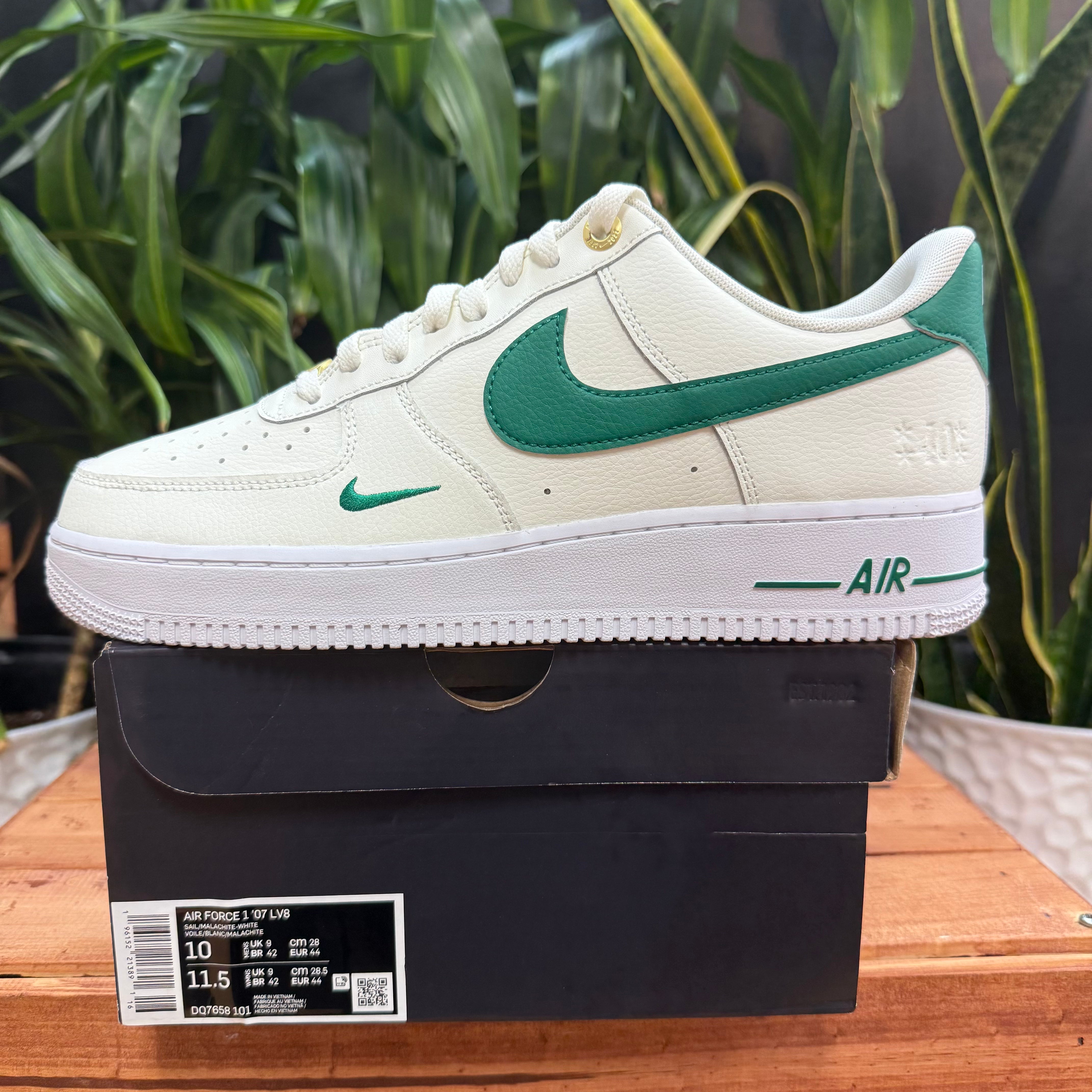 Nike Air Force 1 '07 LV8 40th Anniversary 'Sail/Malachite', Mens 10, W11.5