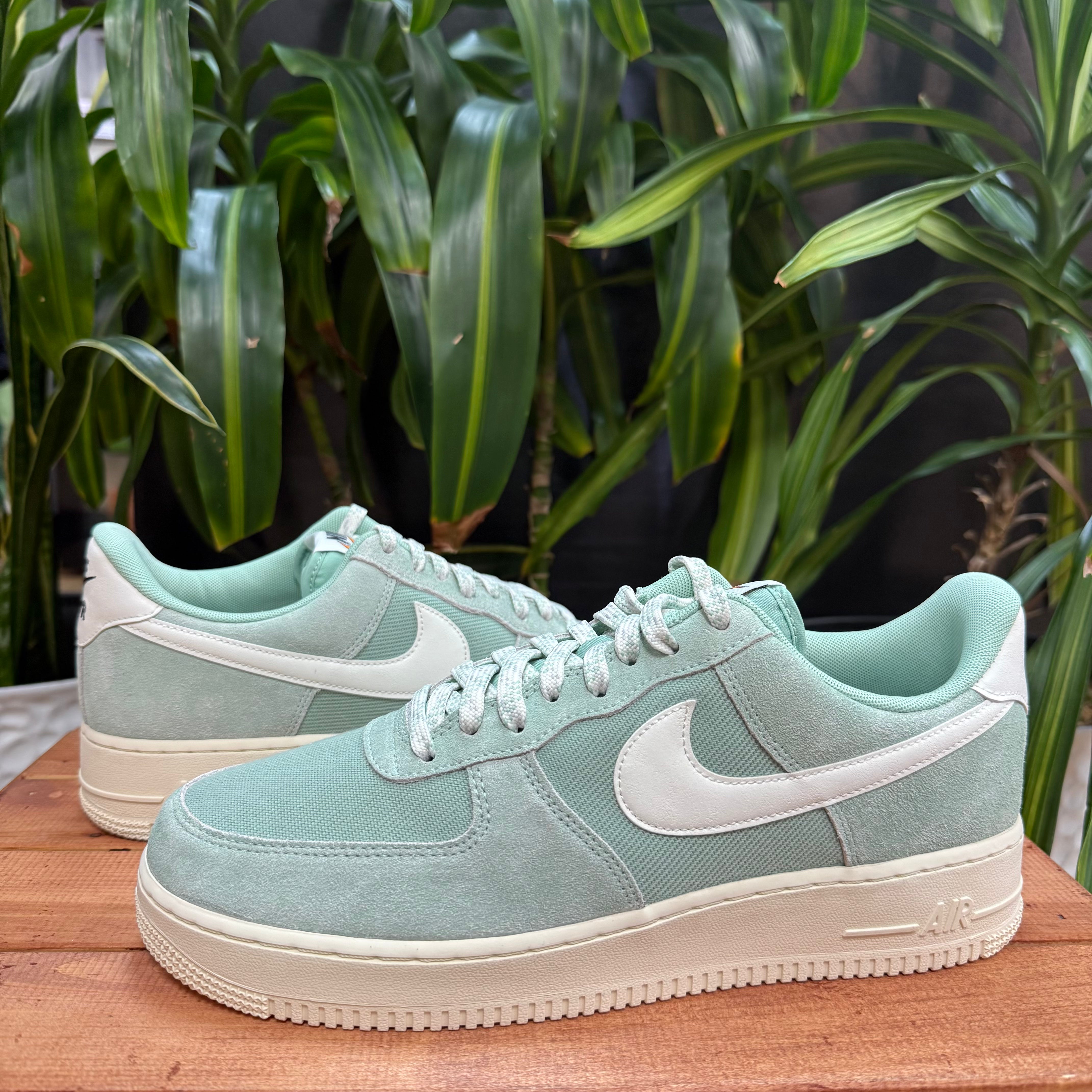 Nike Air Force 1 Low '07 LV8 Fresh Enamel Green, Mens 10, W11.5