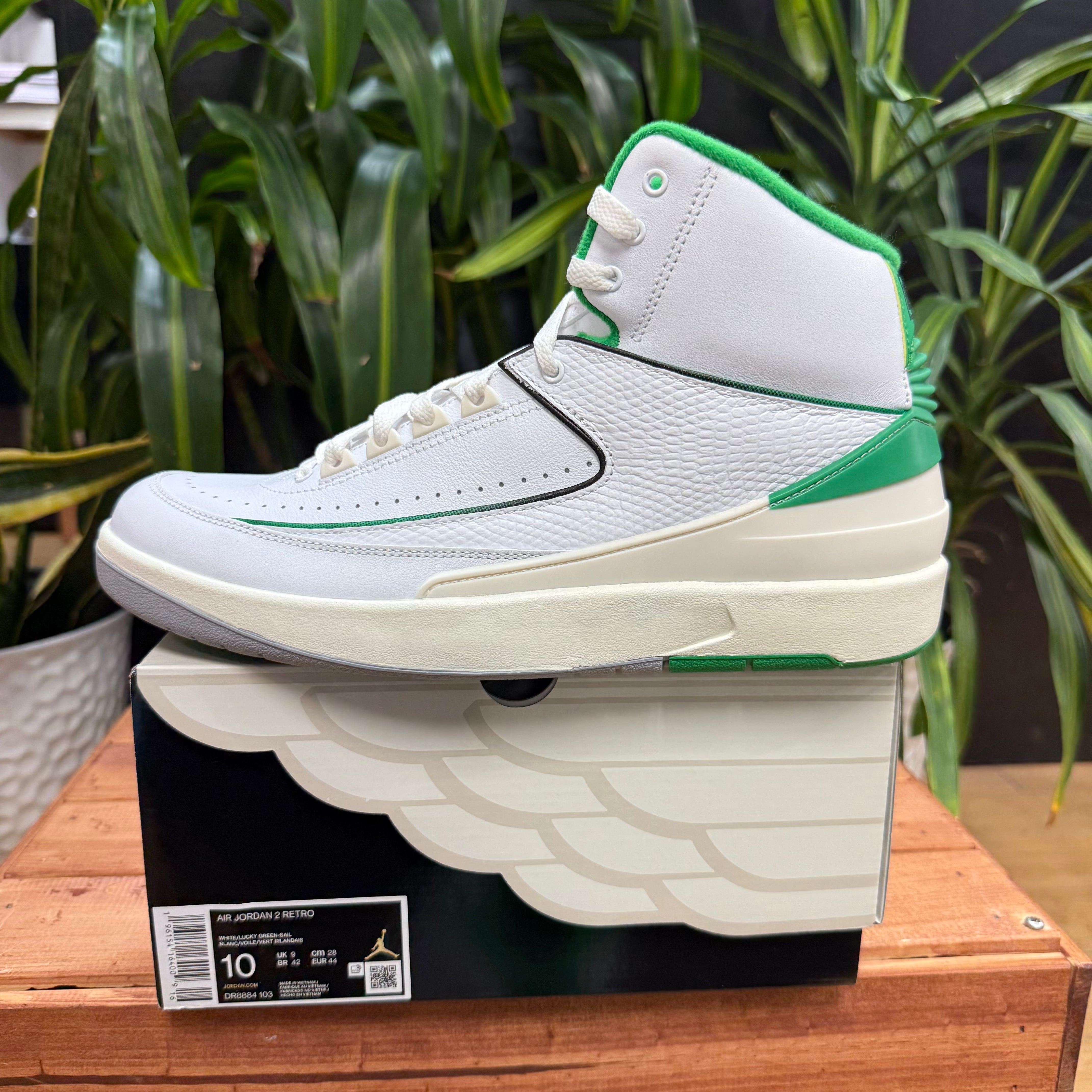 Nike Air Jordan 2 Retro Men's "Lucky Green", Mens 10, W11.5