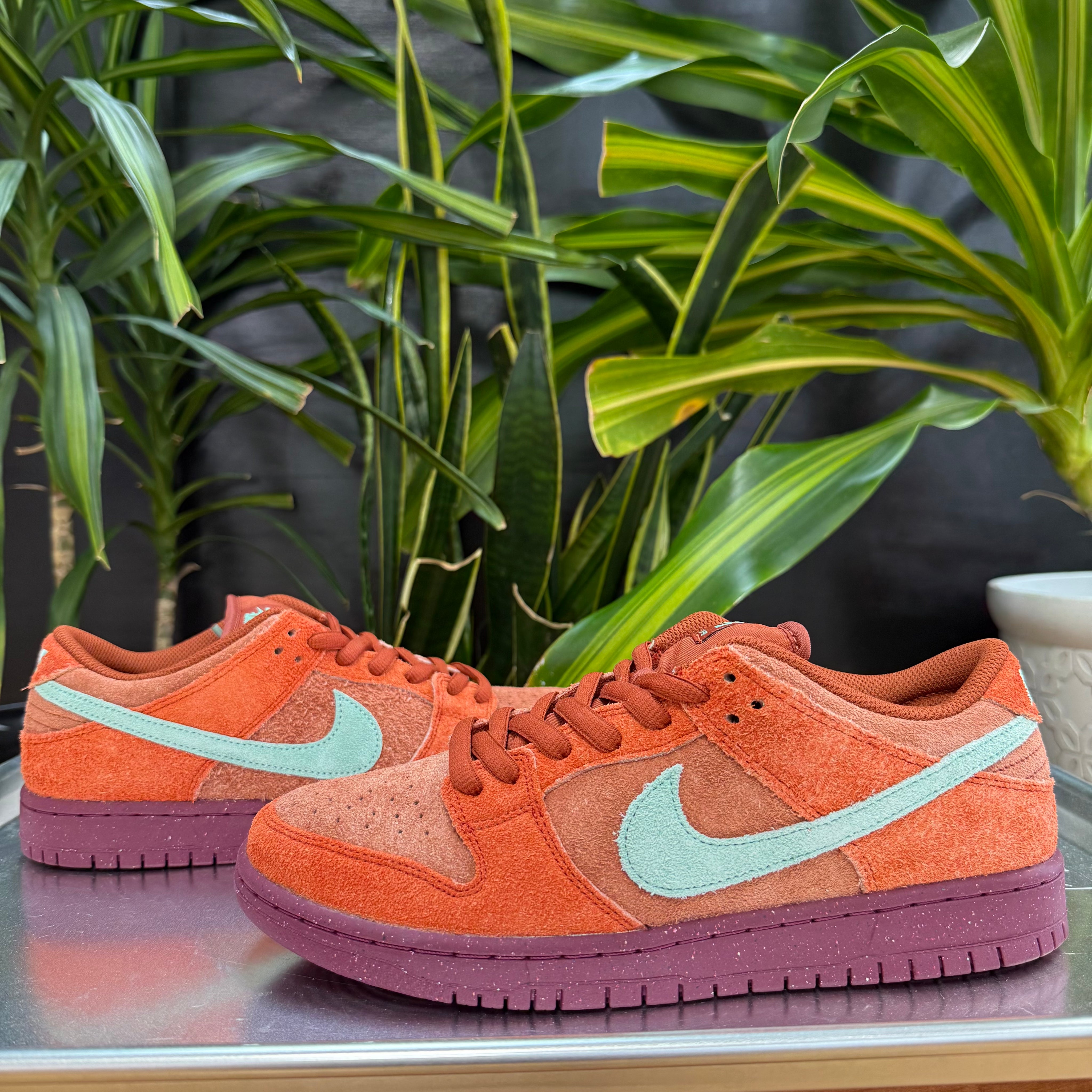 Nike Dunk Low SB 'Mystic Red'