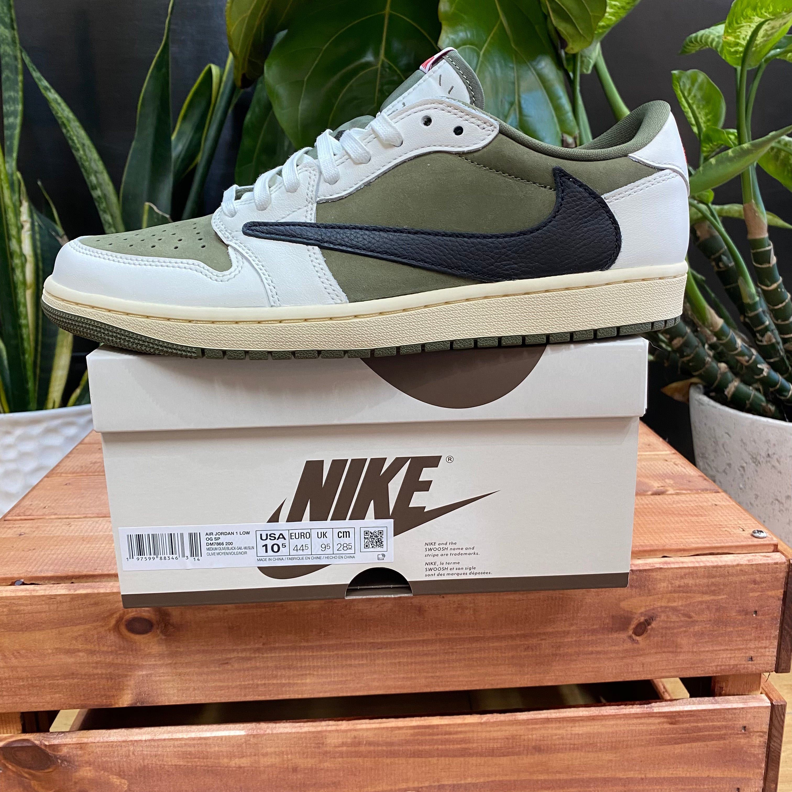 Travis Scott x Air Jordan 1 OG SP Low Medium Olive, Mens 10.5, W12