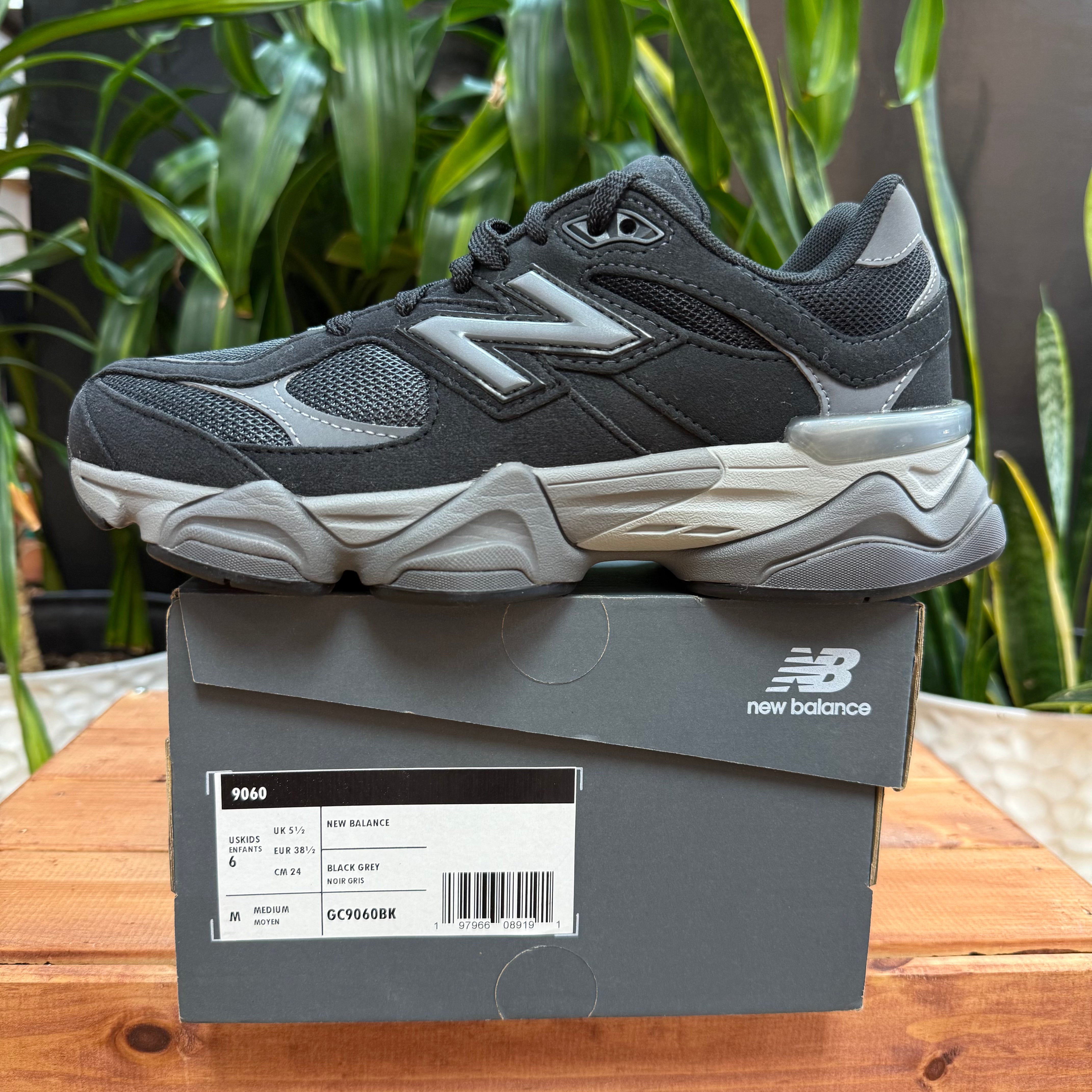 New Balance 9060 Black Gray, Mens 6, W7.5