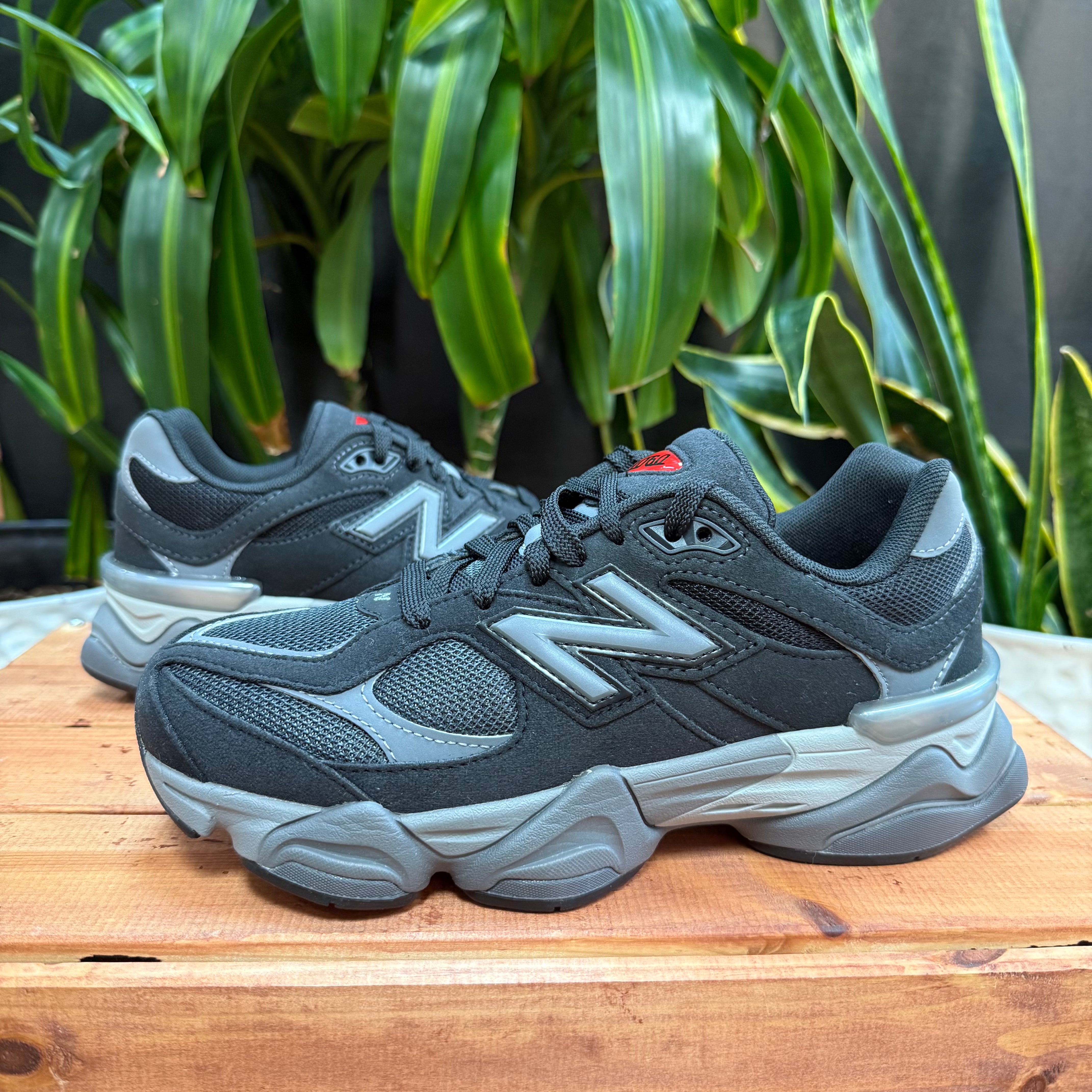 New Balance 9060 Black Gray, Mens 6, W7.5