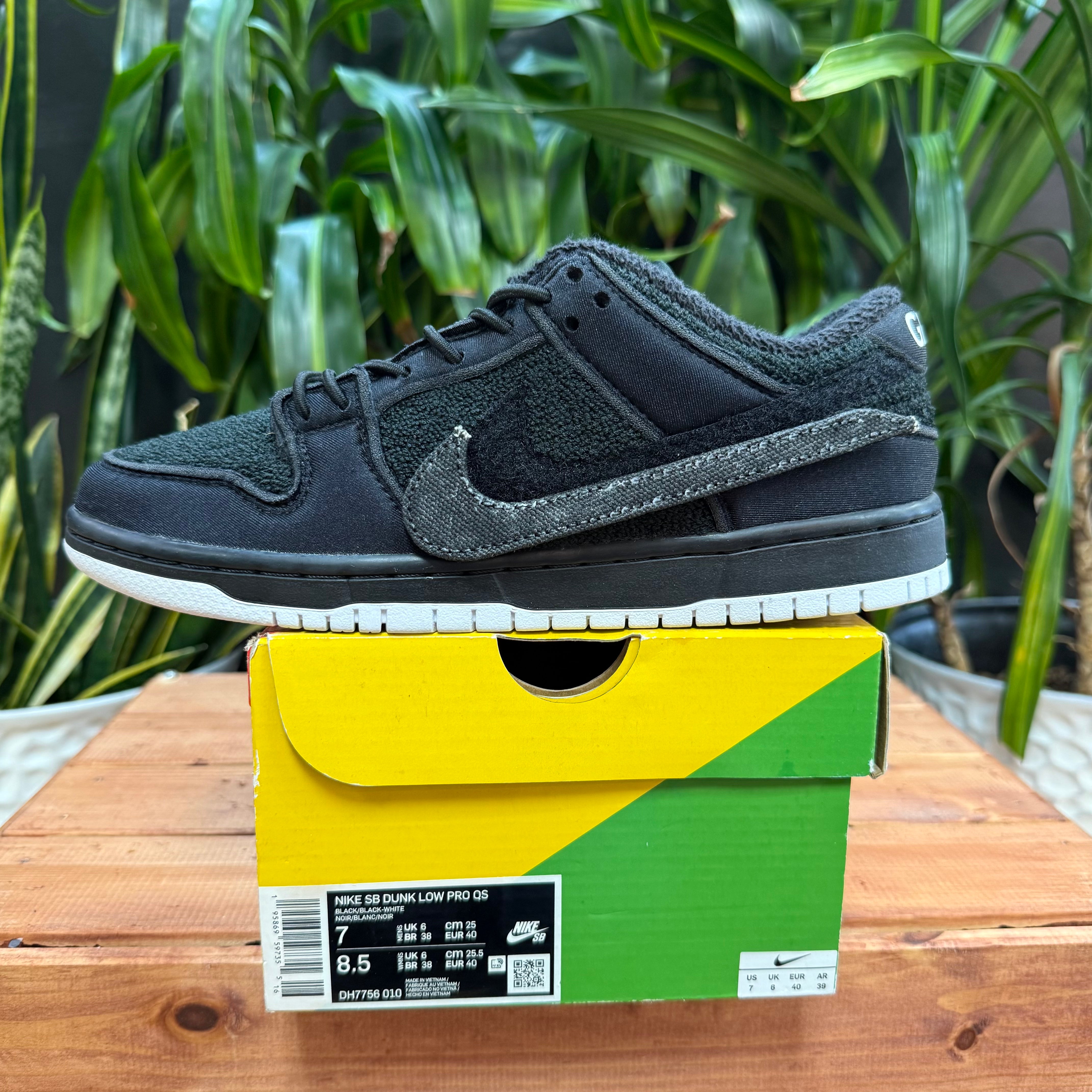 Nike Dunk Low SB x “Gnarhunters” Black 2022, Mens 7, W8.5