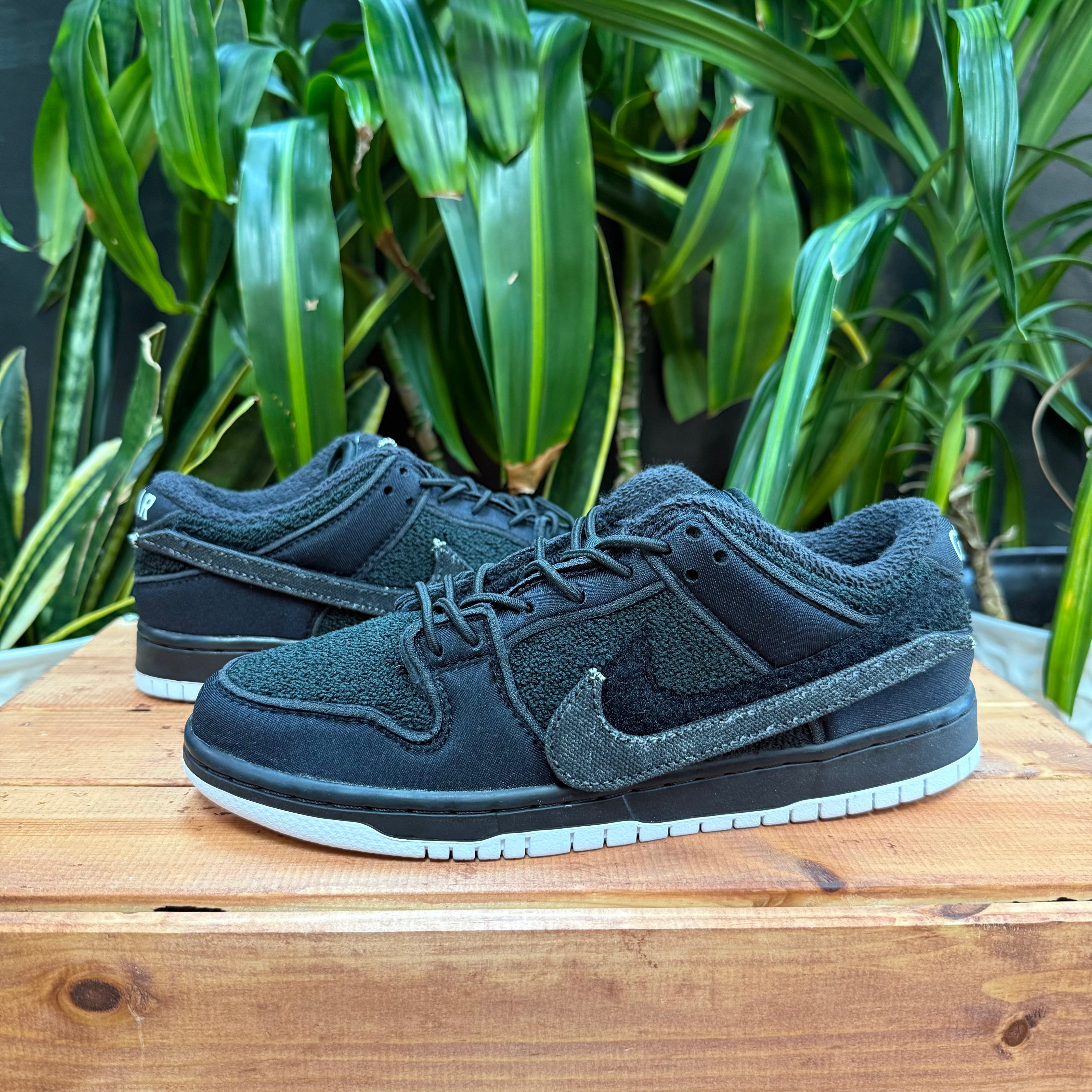 Nike Dunk Low SB x “Gnarhunters” Black 2022, Mens 7, W8.5