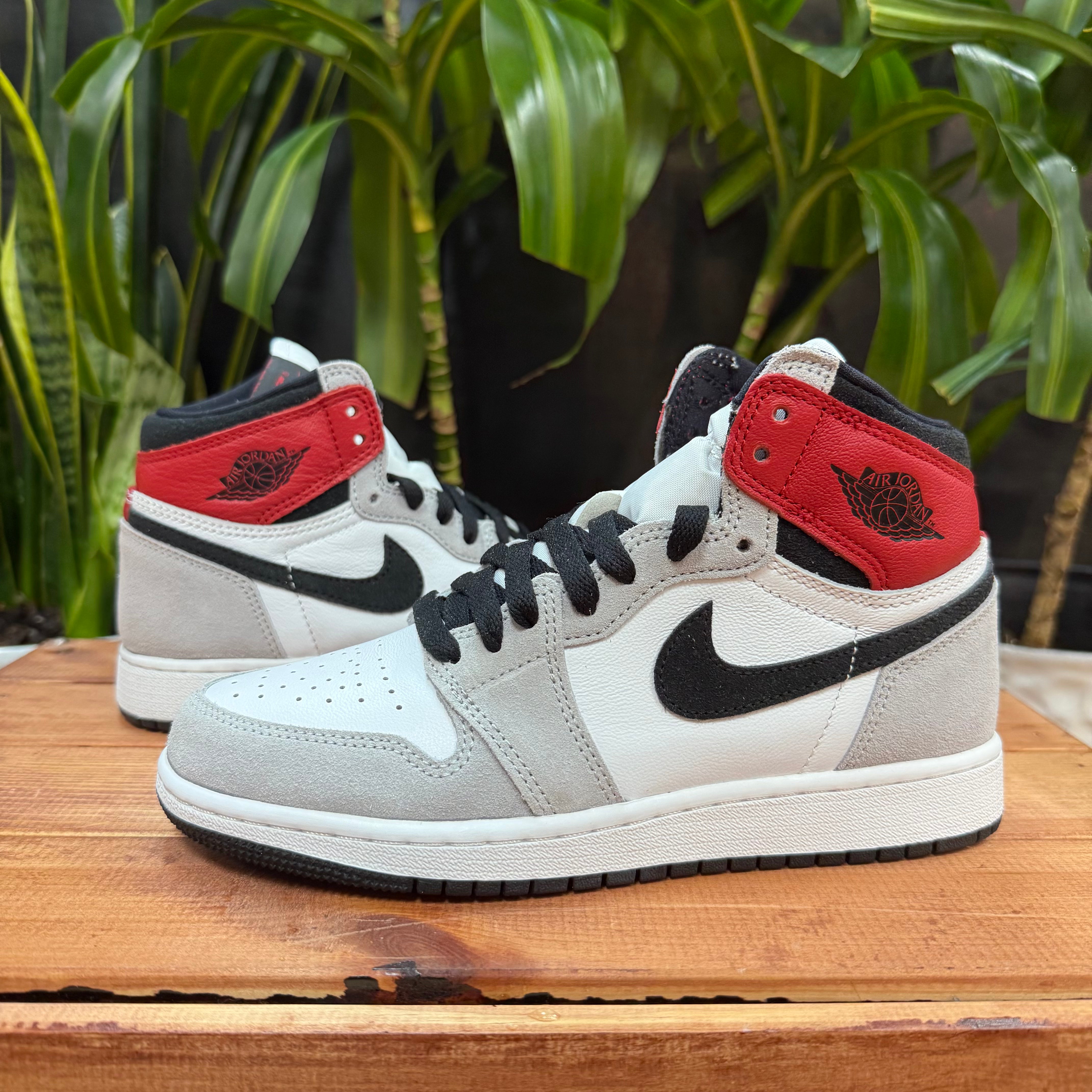 Jordan 1 Mid Light Smoke Grey, Mens 4, W5.5