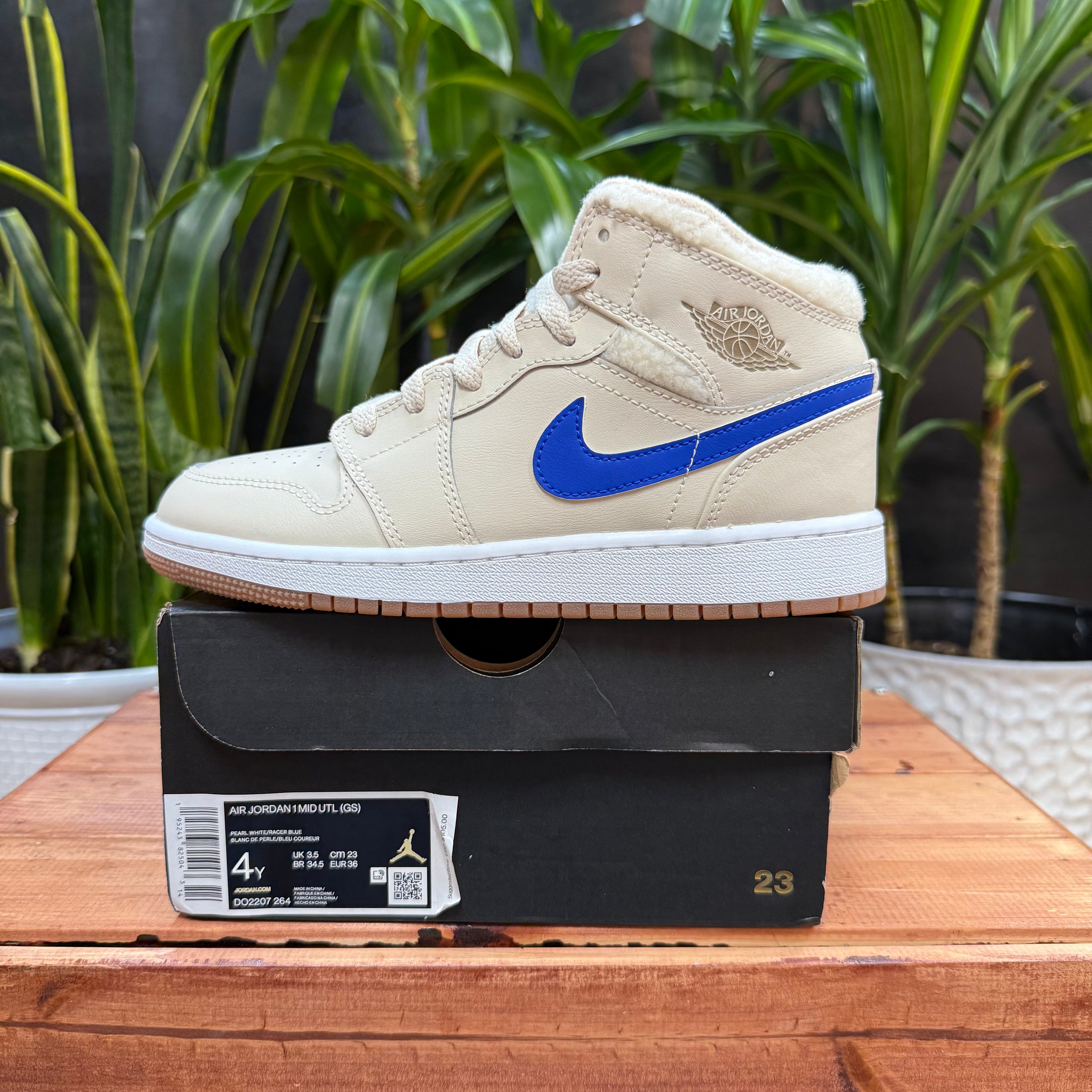 Jordan 1 Mid Utility Fleece Pearl White, Mens 4, W6.5