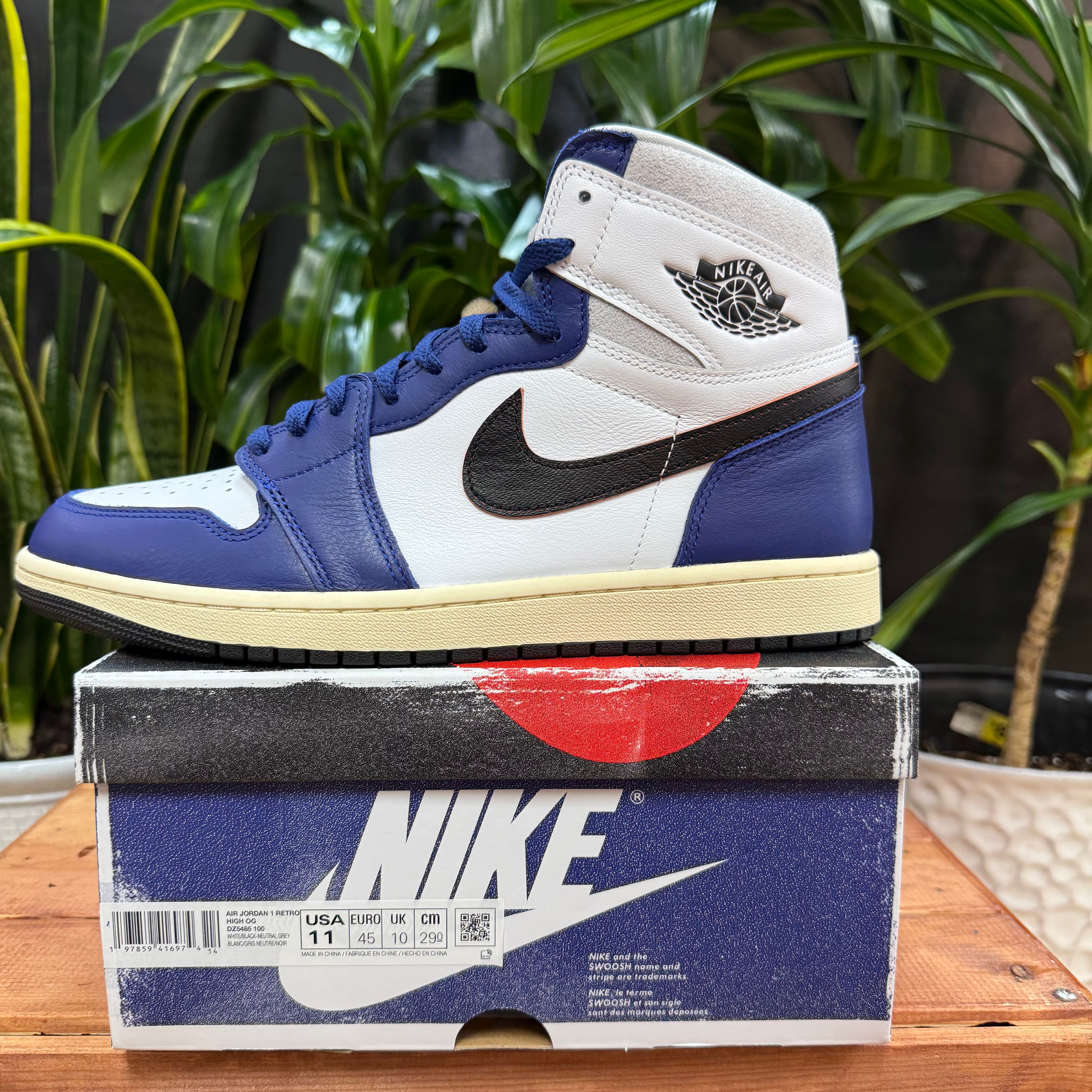 Jordan 1 Retro High OG Rare Air 'Deep Royal Blue', Mens 11, W12.5