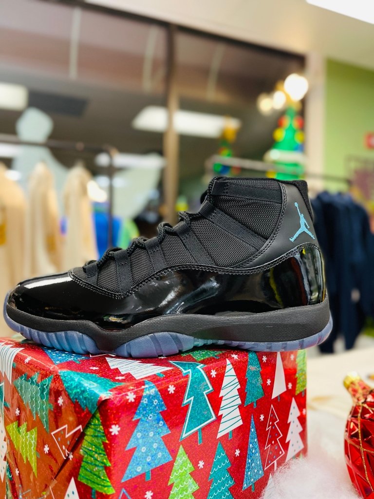 Jordan 11 Gamma - Size 11, W12.5 - Banana Stand