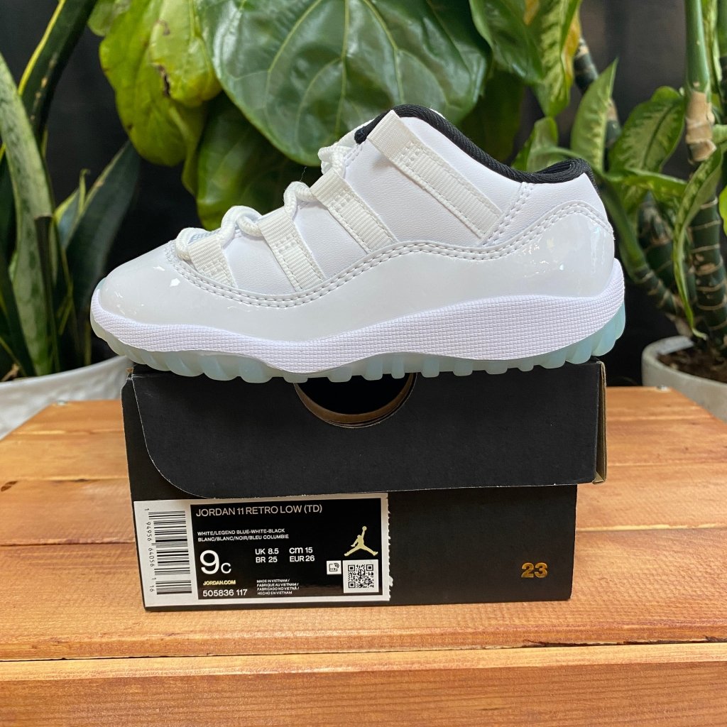 Jordan 11 Retro 'Legend Blue', 9c - Banana Stand