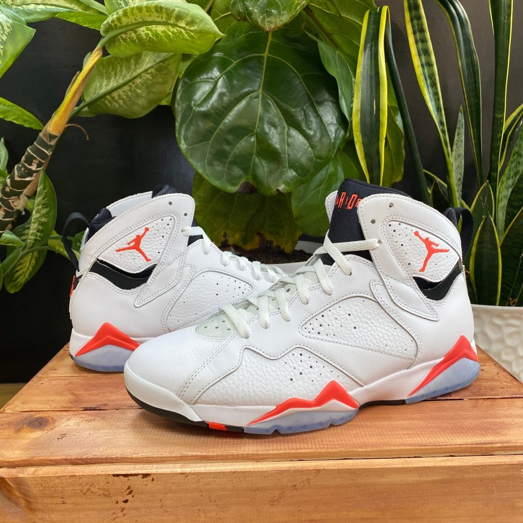 Jordan 7 Retro White Infrared, Mens 10.5, W12 - Banana Stand