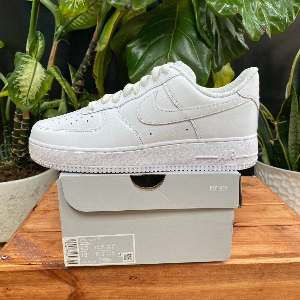 Nike Air Force 1 '07 - Triple White, Mens 8.5, W10 - Banana Stand