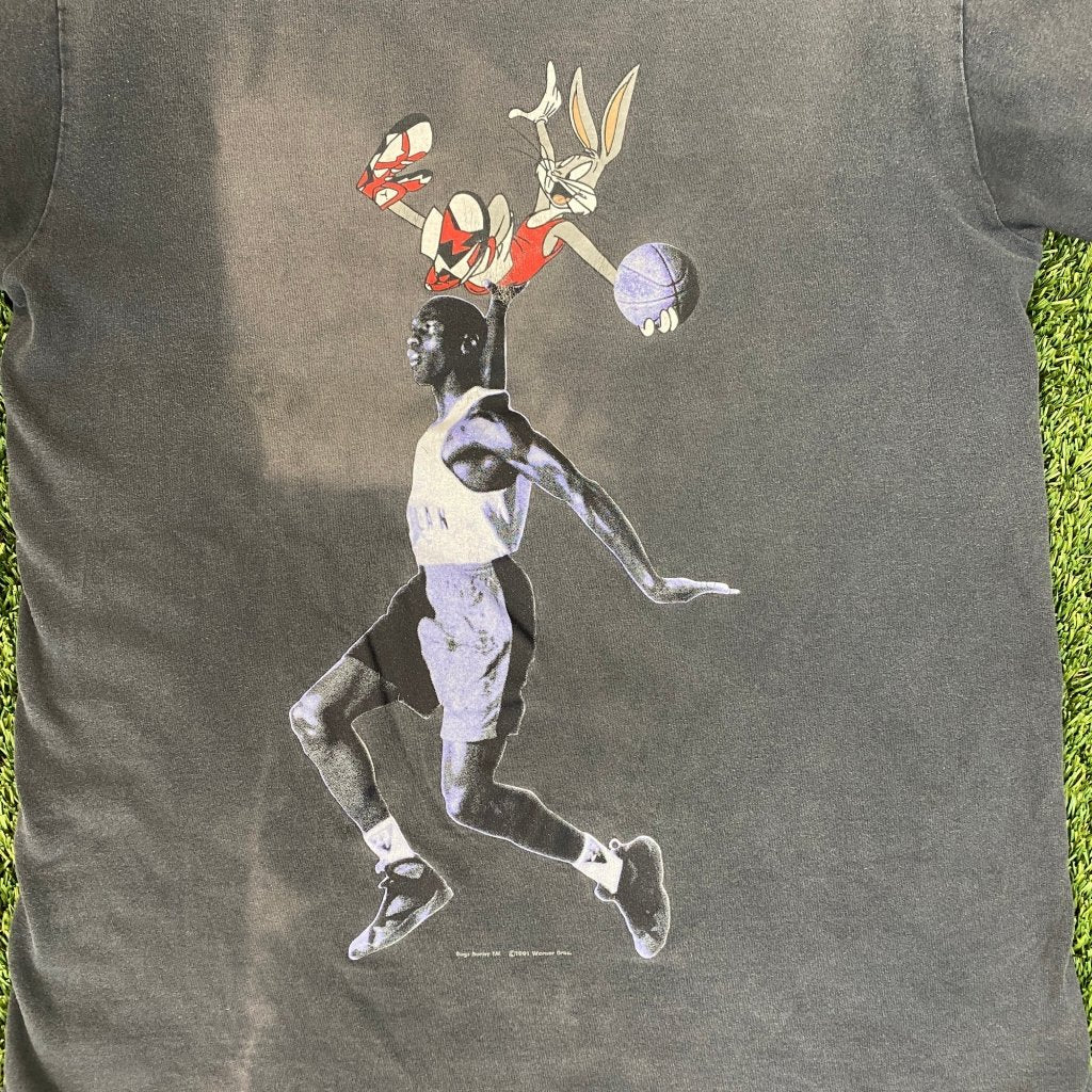 Nike Vintage Jordan Hare Jordan Bugs Bunny Shirt M Banana Stand