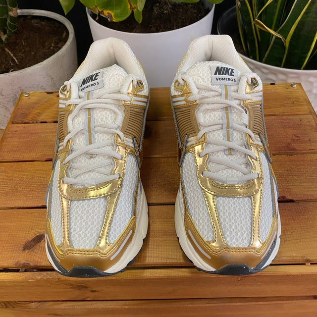 Nike Zoom Vomero 5 Metallic Gold, Mens 10.5, W12 - Banana Stand