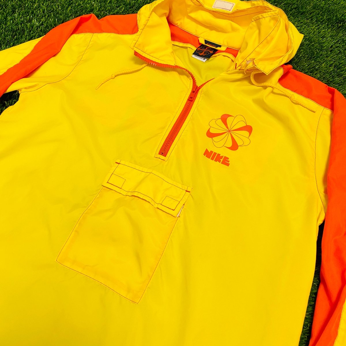 Nike Performance M NK WINDRUNNER JKT - Running jacket - citron pulse/light  silver/cobalt bliss/yellow - Zalando.de