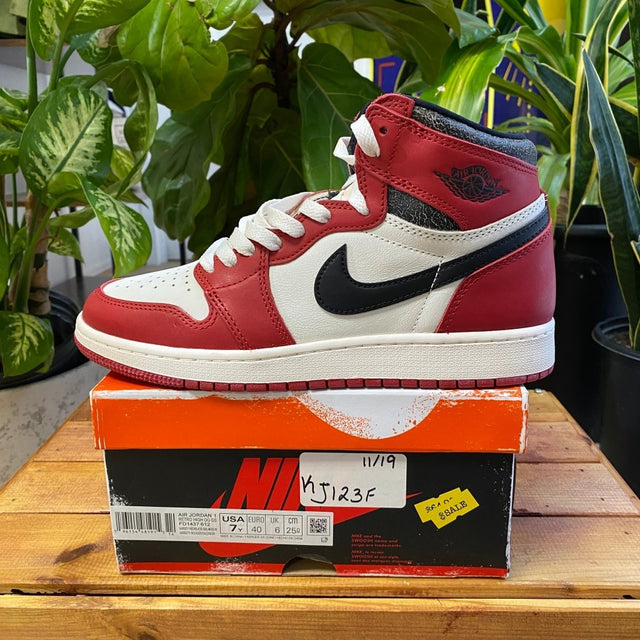 Jordan 1 Retro High OG Chicago Lost and Found, Mens 7, W8.5 - Banana Stand