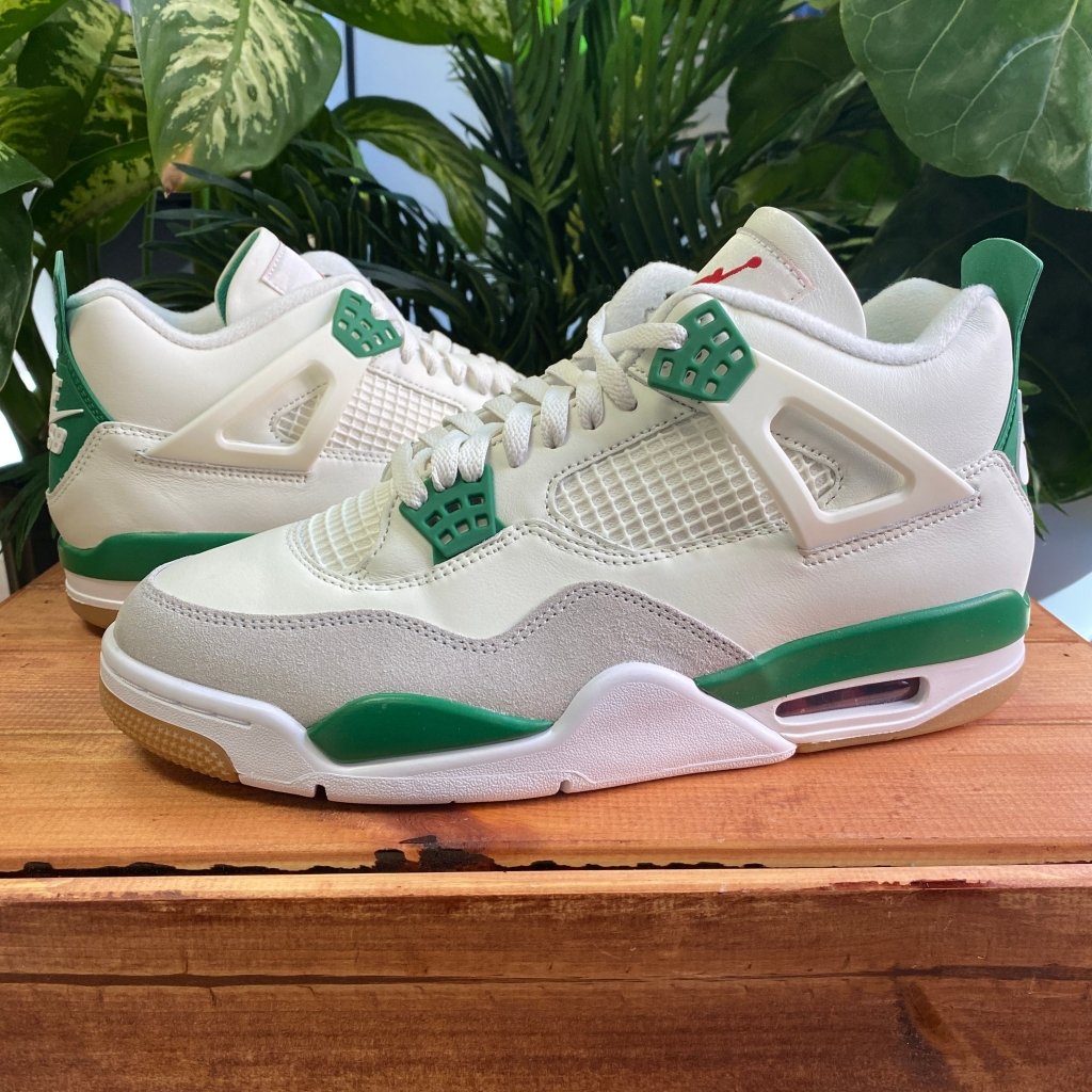 White and green jordan clearance 4