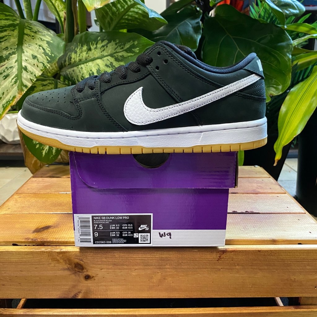 Nike SB Dunk Low 'Black Gum', Mens 7.5, W9 - Banana Stand